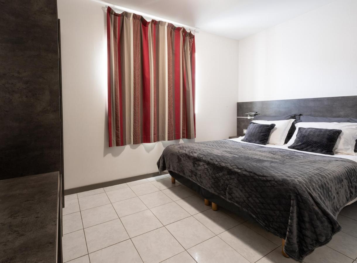 Hotel De La Gare Surgères 외부 사진